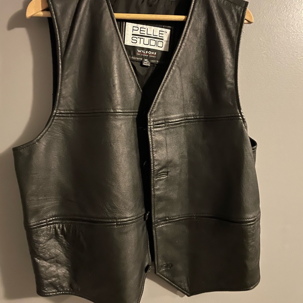 - Leather Vest XL - black- made in Pakistan -good condition-